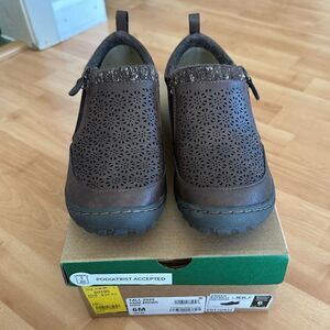 JBU by Jambu Amber Dark Brown memory foam faux fur lined slip ons - Women’s 6